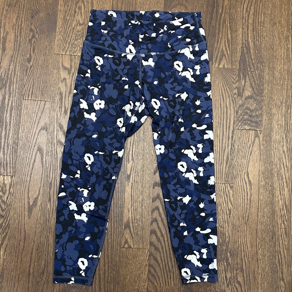 Floral blue and white leggings